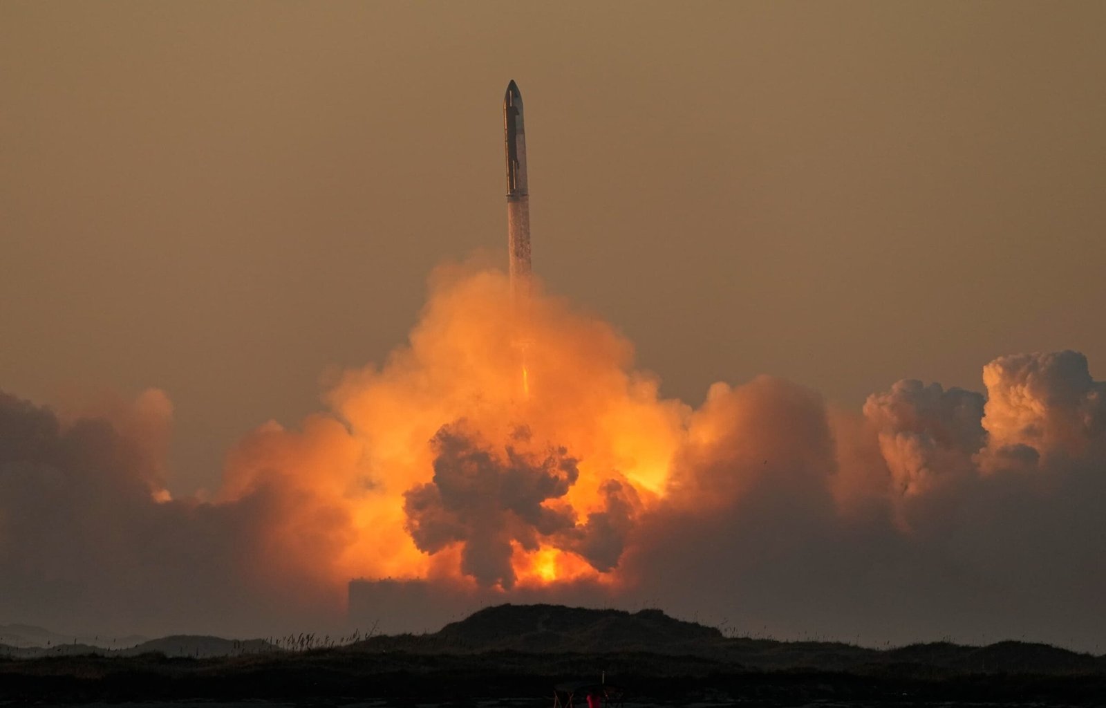 SpaceX Starbase rocket test explosion with fireball over Texas