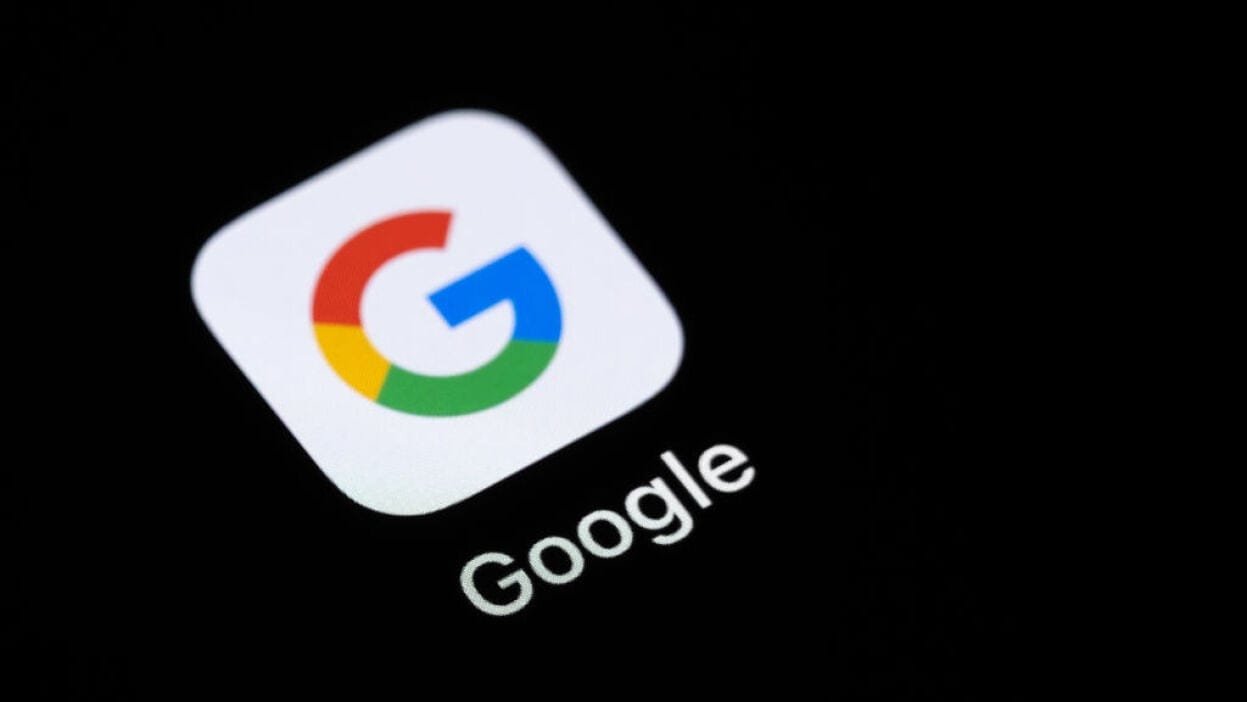Google AI Mode India launch screenshot with Gemini 2.5 interface showing voice, photo, and complex search capabilities