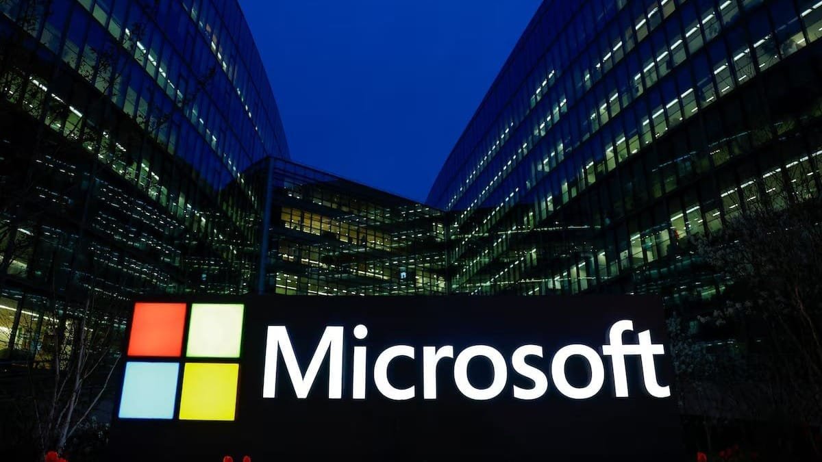 Microsoft mandatory AI use for employees shown in daily office workflow