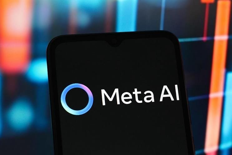Meta AI Voice Mode interface in WhatsApp chat window