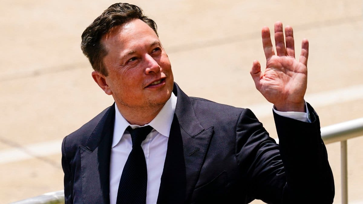 Elon Musk SEC lawsuit hearing outside courthouse