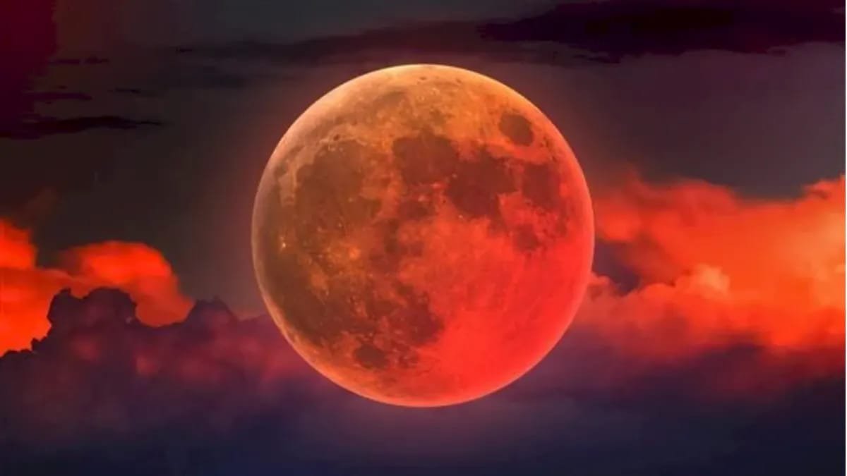 Blood Moon 2025 appearing red during total lunar eclipse on September 7