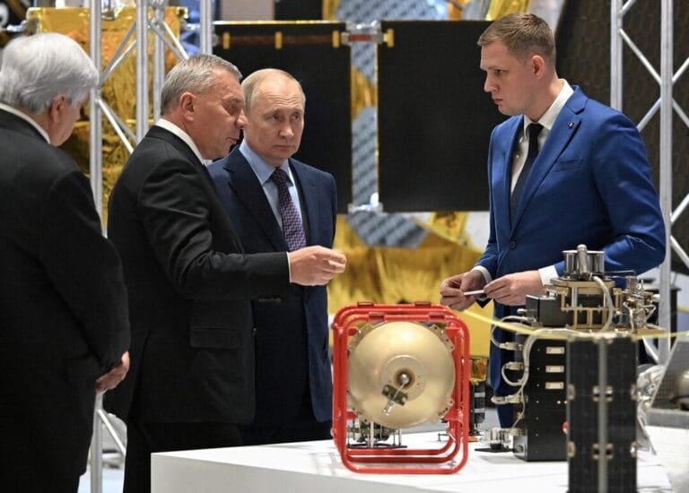 Putin boosts Russia space ambitions at Samara aerospace plant