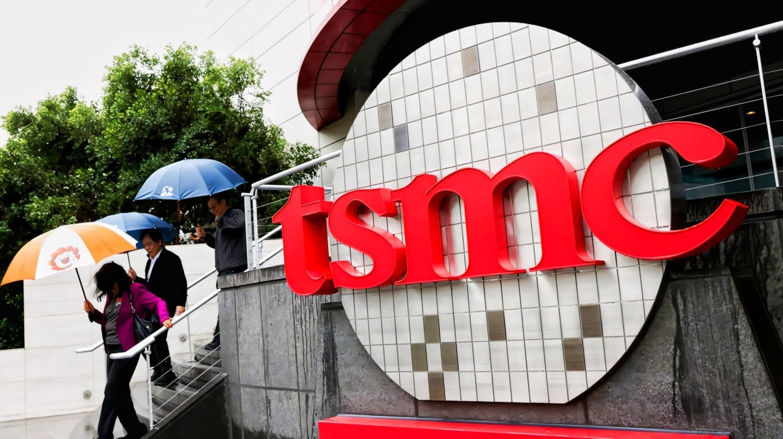 Impact of US chip tariffs on global semiconductor supply chains in 2025